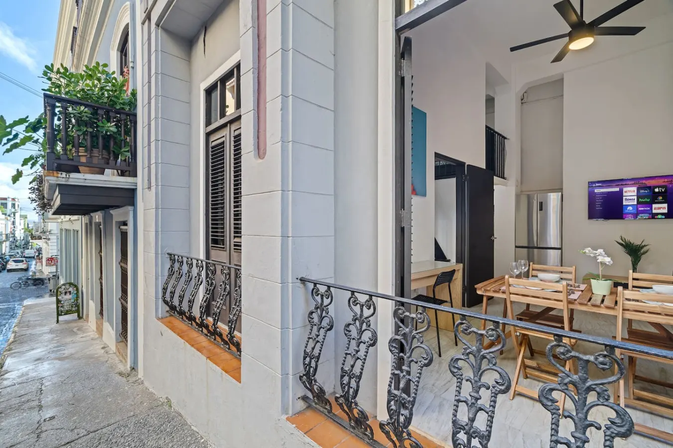 Balcony overlooking the ocean — El Balcón Art Loft – Old San Juan, Old San Juan
