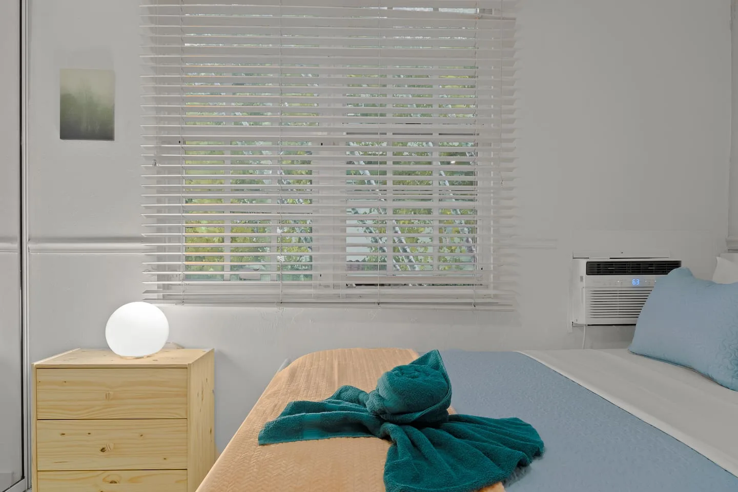 Bedroom with a bed, a blue blanket, and a window with blinds — San Juan 2BR | Sleeps 7 + Balcony & Laundry, Santurce