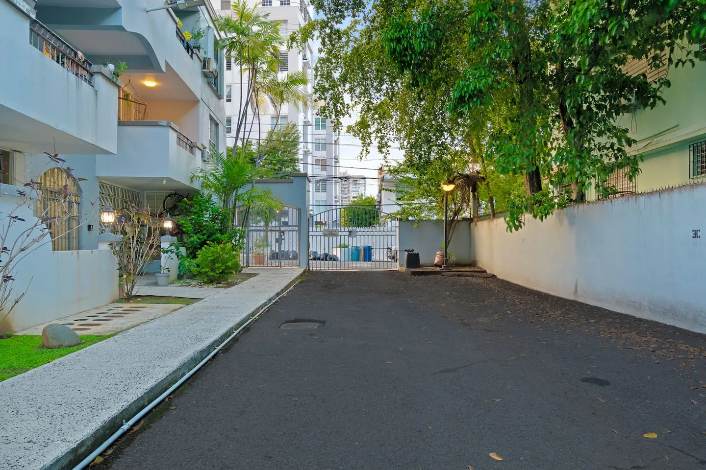 View of a street with a building in the background — San Juan 2BR | Sleeps 7 + Balcony & Laundry, Santurce