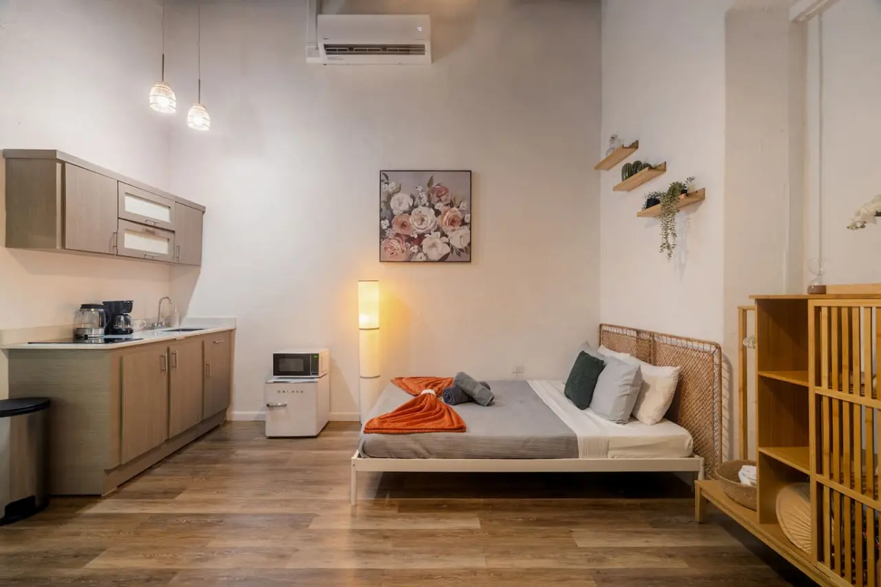 Bedroom with a bed and a painting on the wall — Il Rifugio Nascosto | Somewhere In Heaven, Old San Juan