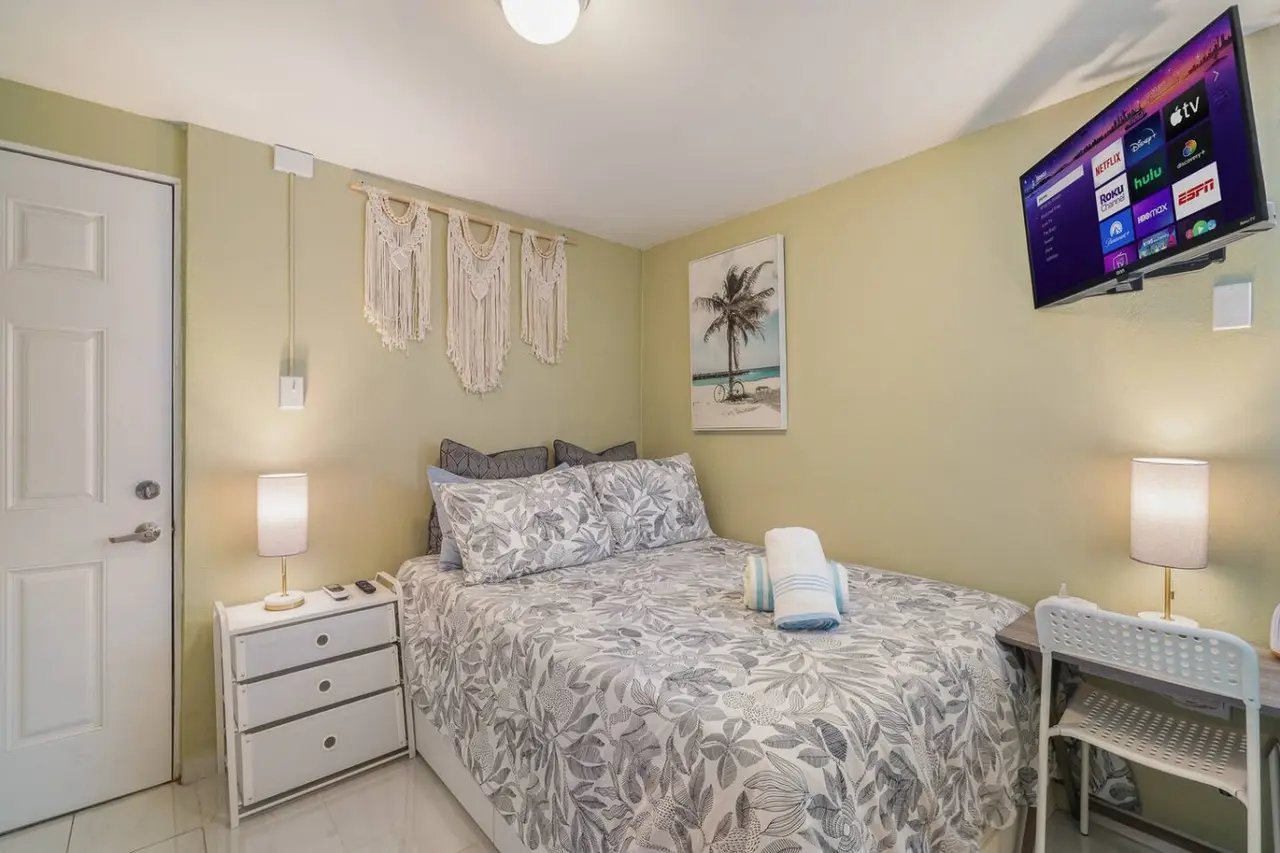 Bedroom with a bed, dresser, and lamp — Romero Studio San Juan near beach, Santurce