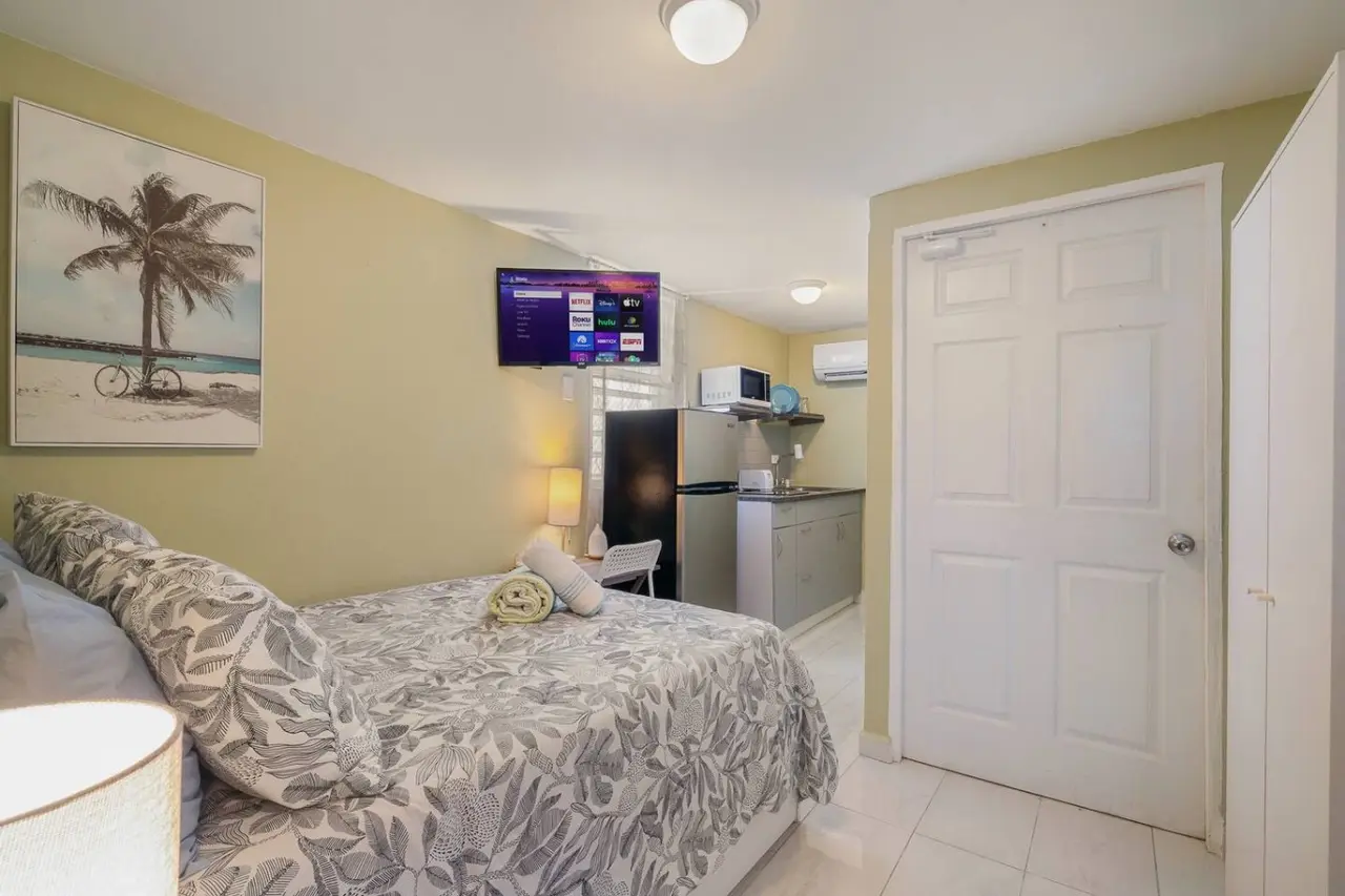 Bedroom with a bed and a flat screen TV — Romero Studio San Juan near beach, Santurce