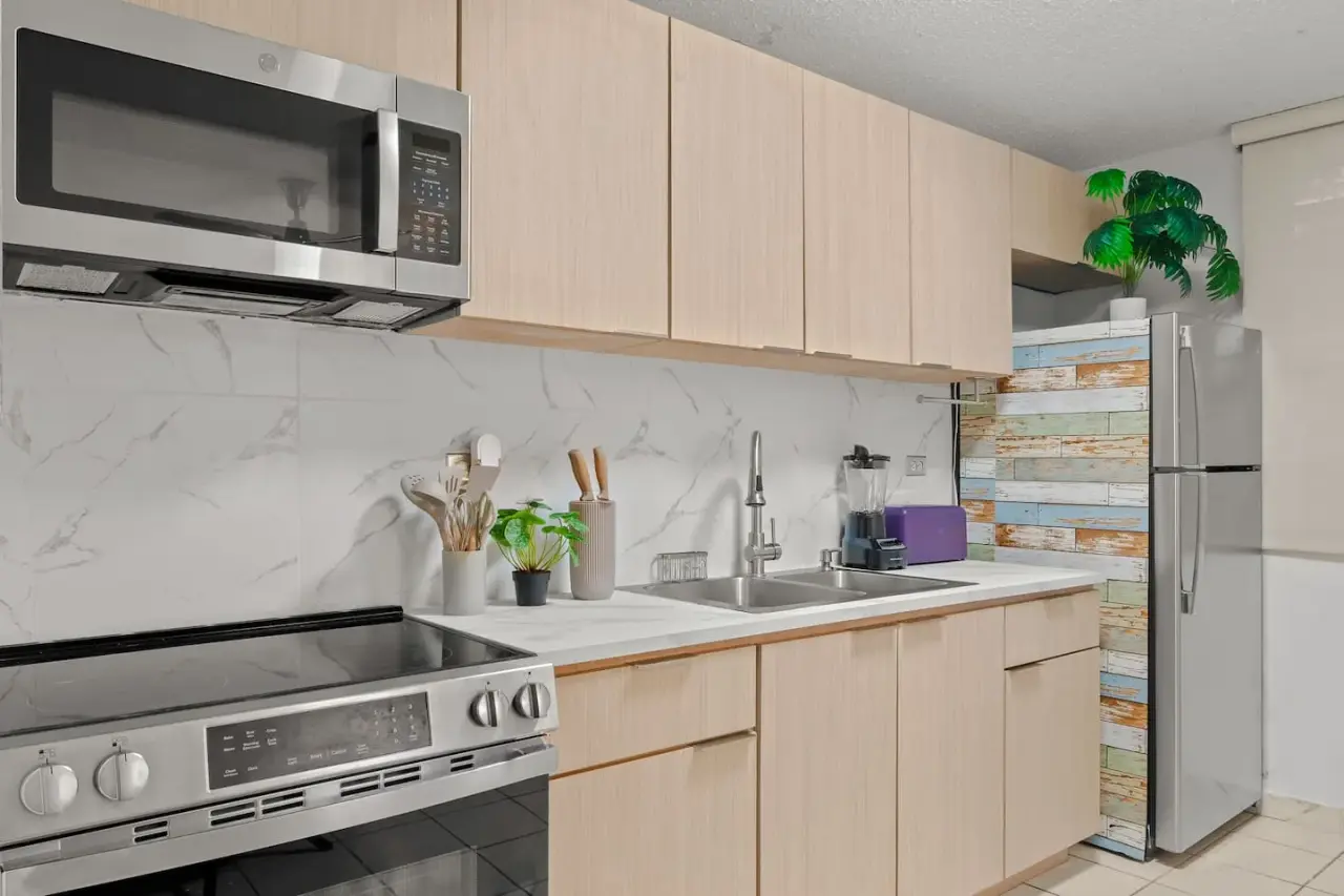 Kitchen with a microwave, oven, and sink — San Juan 2BR | Sleeps 7 + Balcony & Laundry, Santurce